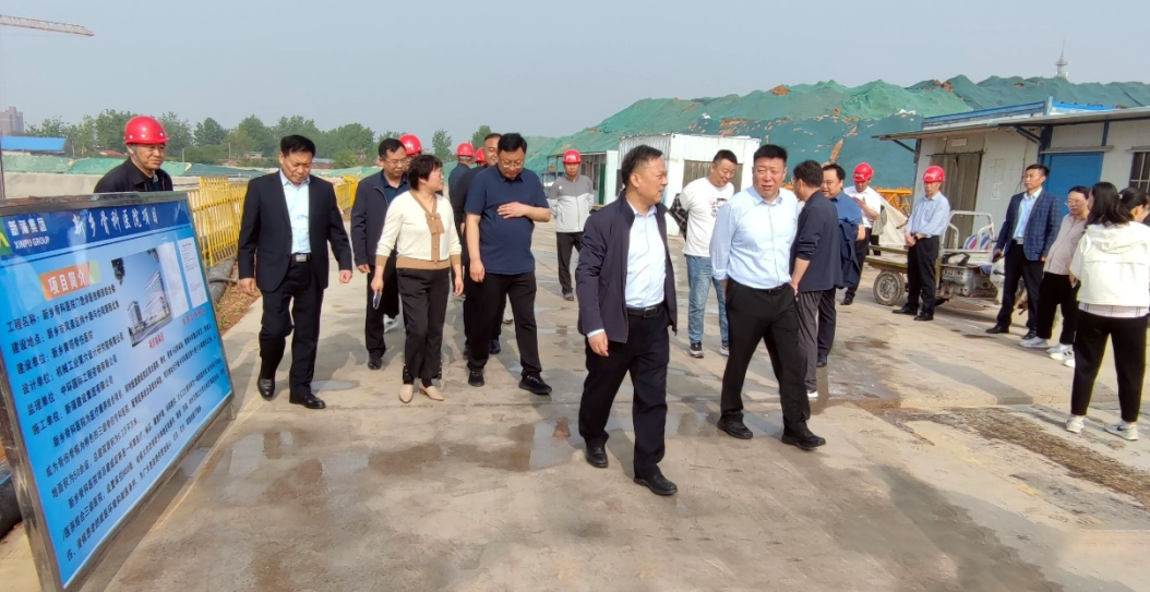 新乡市凤泉区区长丁文广一行莅临新蒲建设集团承建的新乡骨科医院项目观摩指导